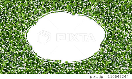 背景の小花が美しい、ナチュラルイメージの吹き出し 110645244