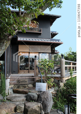 京都のまちなみ 祇園・東山エリア 清水坂 あさひ坂 音羽茶寮 喫茶部 縦アングル 京都のまちなみ 祇園・東山エリア 清水坂 あさひ坂 音羽茶寮 喫茶部 縦アングル 110647398