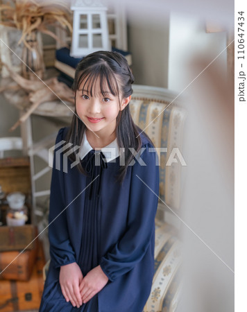 ワンピースを着た女の子のポートレート 110647434