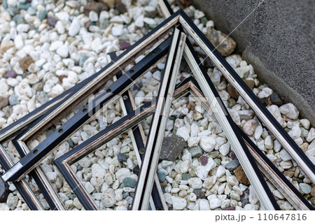 サッシの窓のパッキンの交換をする業者 110647816