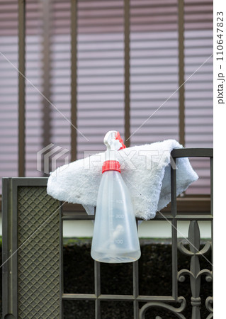 サッシの窓のパッキンの交換をする業者 サッシの窓のパッキンの交換をする業者 110647823