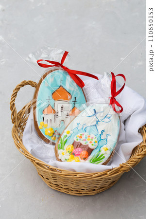 Honey gingerbread with glaze for the Easter holiday Honey gingerbread with glaze for the Easter holiday 110650153