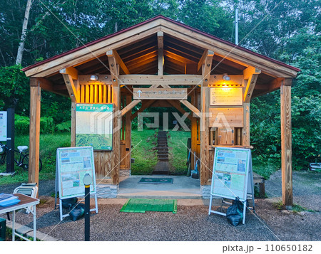 夏の火打山登山（笹ヶ峰登山口） 110650182