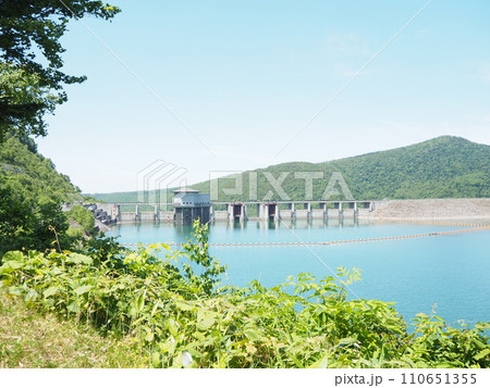 美しい忠別ダムの人造湖 美しい忠別ダムの人造湖 110651355