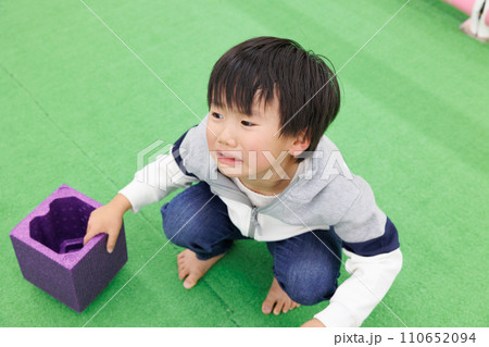 イヤイヤ期の男の子 110652094