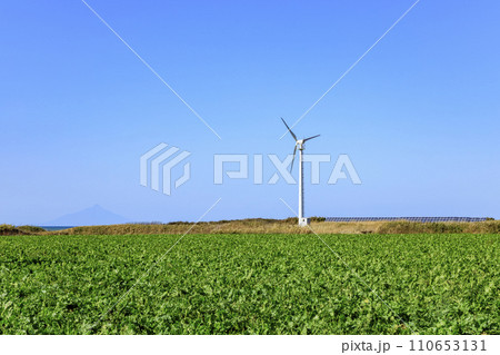 風力発電と太陽光発電と利尻島 110653131