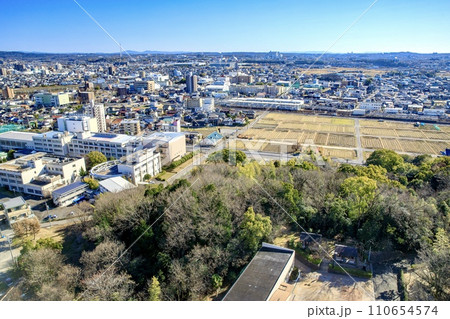 尾張旭市、スカイワードあさひから眺めた街並み(尾張旭駅・市役所方面) 尾張旭市、スカイワードあさひから眺めた街並み(尾張旭駅・市役所方面) 110654574