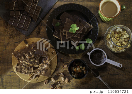 チョコレート　バレンタインデー 110654721