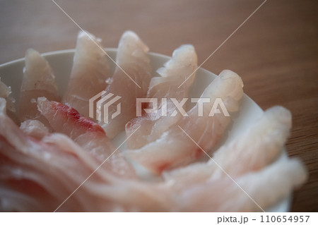 南房総産天然真鯛のお刺身 110654957