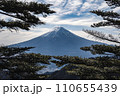 三ツ峠山から望む富士山 110655439