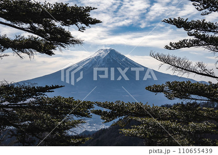 三ツ峠山から望む富士山 三ツ峠山から望む富士山 110655439