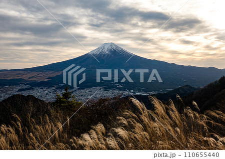 三ツ峠山から望む富士山 三ツ峠山から望む富士山 110655440