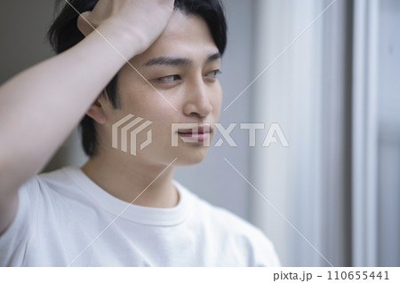 若い男性　メンズビューティーイメージ　ポートレート 110655441