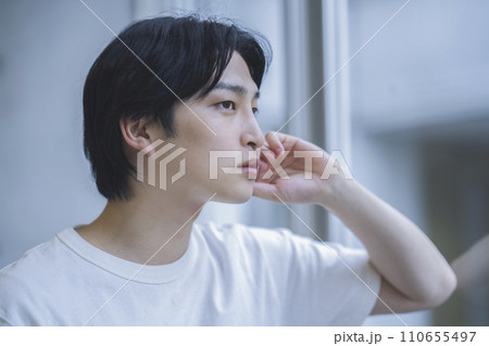 20代前半の男性　メンズビューティーイメージ　ポートレート 110655497