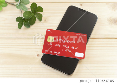 クレジットカード　スマホ決済 110656185