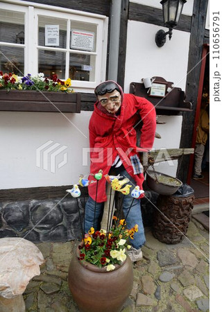 世界遺産　ドイツの古都ゴスラー　魔女伝説の街 110656791