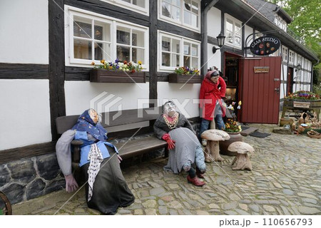 世界遺産　ドイツの古都ゴスラー　魔女伝説の街 110656793