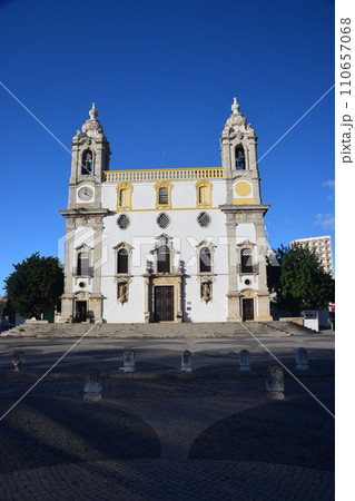 ポルトガル　ファロ　人骨堂のあるカルモ教会 110657068