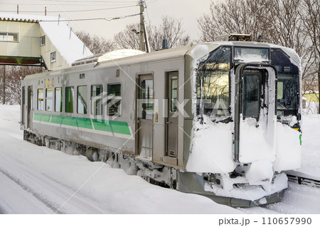愛別駅にて、H100形気動車（H100-90） 110657990
