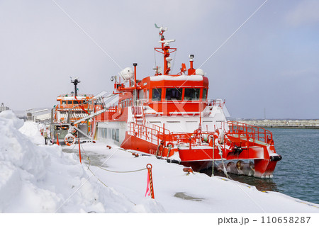 流氷砕氷船ガリンコ号2と後に3（IMERU） 110658287