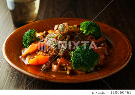 キノコ入りデミグラスの煮込みハンバーグ キノコ入りデミグラスの煮込みハンバーグ 110660463