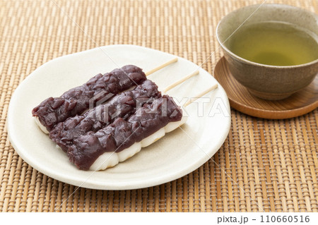 串団子と緑茶 串団子と緑茶 110660516