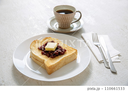 あんトースト、小倉餡とバターのトースト、名古屋飯 あんトースト、小倉餡とバターのトースト、名古屋飯 110661533