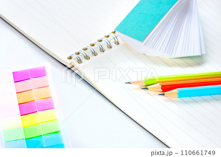 教育、勉強、オフィスイメージ 教育、勉強、オフィスイメージ 110661749