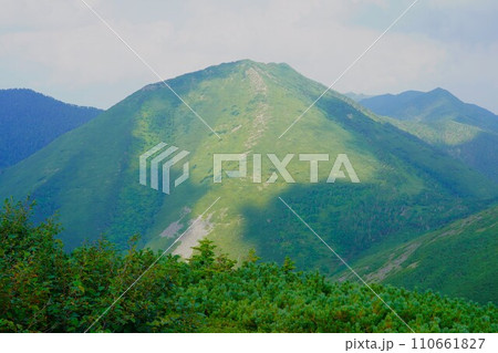 石狩岳稜線からのユニ石狩岳 石狩岳稜線からのユニ石狩岳 110661827