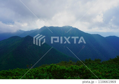 ユニ石狩岳山頂からの音更山 ユニ石狩岳山頂からの音更山 110661969