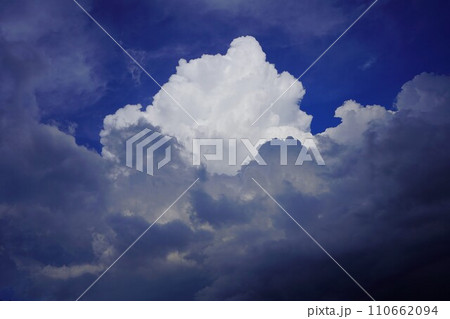 ユニ石狩岳上空の積乱雲 ユニ石狩岳上空の積乱雲 110662094
