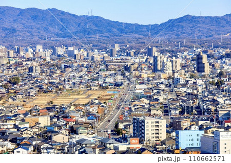 尾張旭市、スカイワードあさひから眺めた街並み(瀬戸市方面) 尾張旭市、スカイワードあさひから眺めた街並み(瀬戸市方面) 110662571