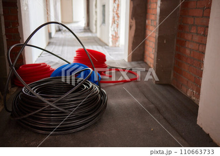 Sheet of expanded polystyrene on the concrete floor for house thermal insulation during constructions 110663733