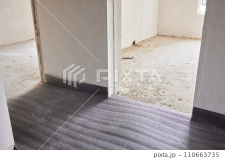 Sheet of expanded polystyrene on the concrete floor for house thermal insulation during constructions 110663735