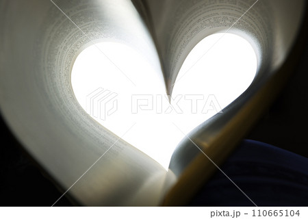 Book pages folded in the shape of a heart 110665104