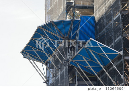 外部足場の落下防止器具（あさがお）　イメージ 110666094