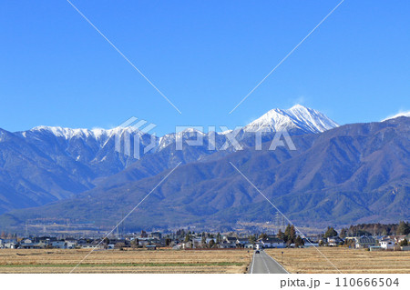 冬の安曇野と北アルプス 冬の安曇野と北アルプス 110666504