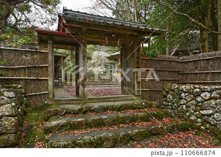 若狭神宮寺（わかさじんぐうじ）参拝口 110666874