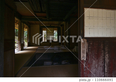 若狭神宮寺（わかさじんぐうじ）茶室 110666891