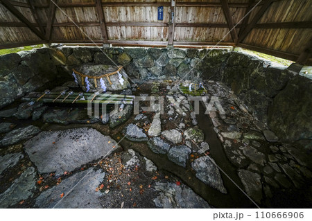 若狭神宮寺（わかさじんぐうじ）閼伽井戸 110666906