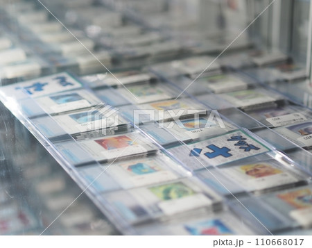 トレーディングカードの売り場(陳列棚) トレーディングカードの売り場(陳列棚) 110668017