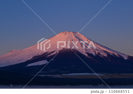 冬の富士山 110668551