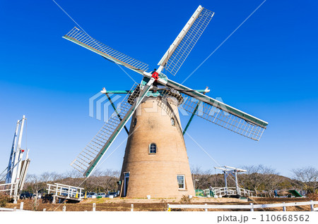 冬晴れの佐倉ふるさと広場　千葉 110668562