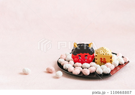 節分 赤鬼と福豆 節分 赤鬼と福豆 110668807