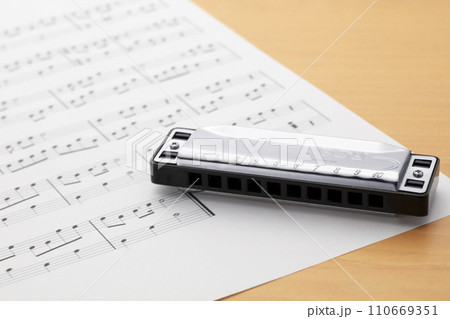 ハーモニカ 110669351