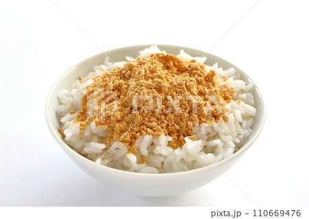 きな粉をかけたご飯 きな粉ご飯 きな粉をかけたご飯 きな粉ご飯 110669476