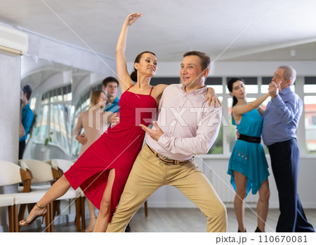 Adult couple dancing 110670081