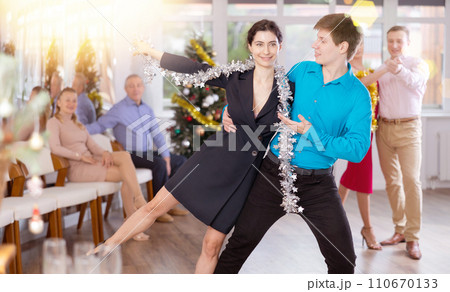 Couple performing support while dancing at corporate Christmas event 110670133