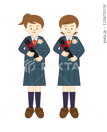 卒業証書を持って微笑む、制服姿の女の子二人(全身) 110670316