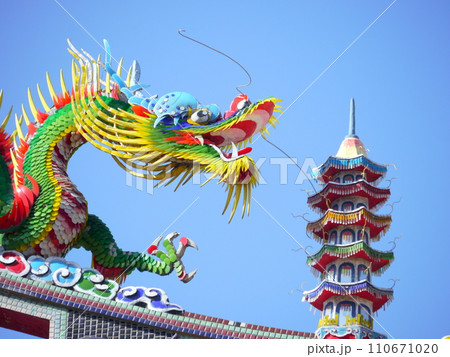 神殿の龍(左) 神殿の龍(左) 110671020